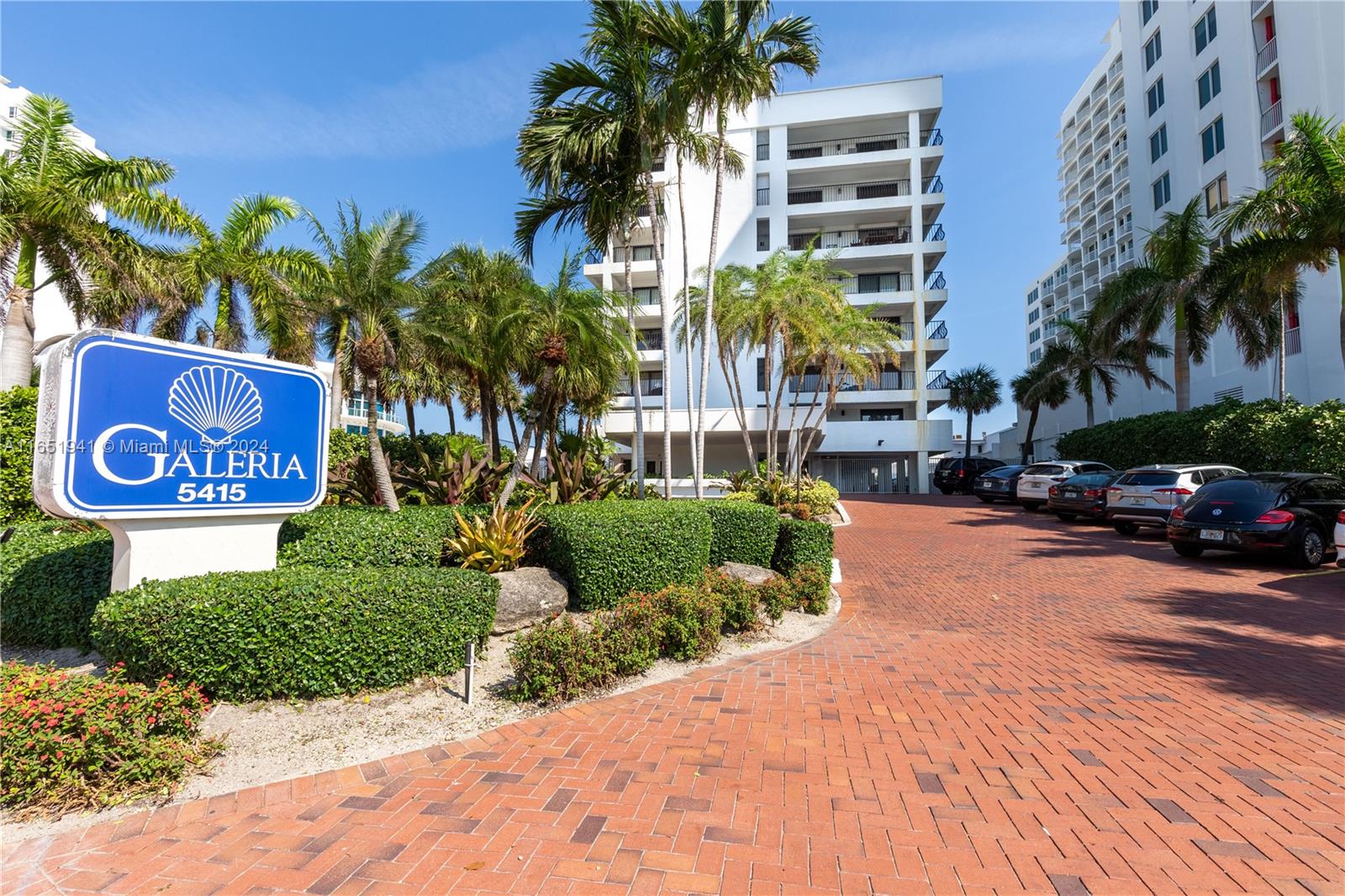5415 Collins Ave # 704