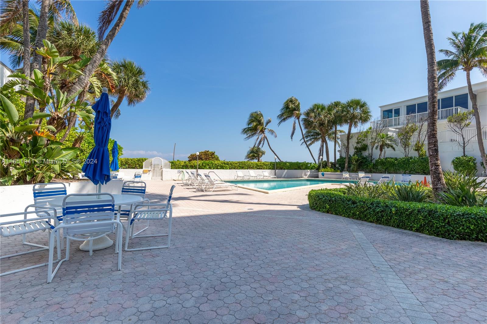 5415 Collins Ave # 704