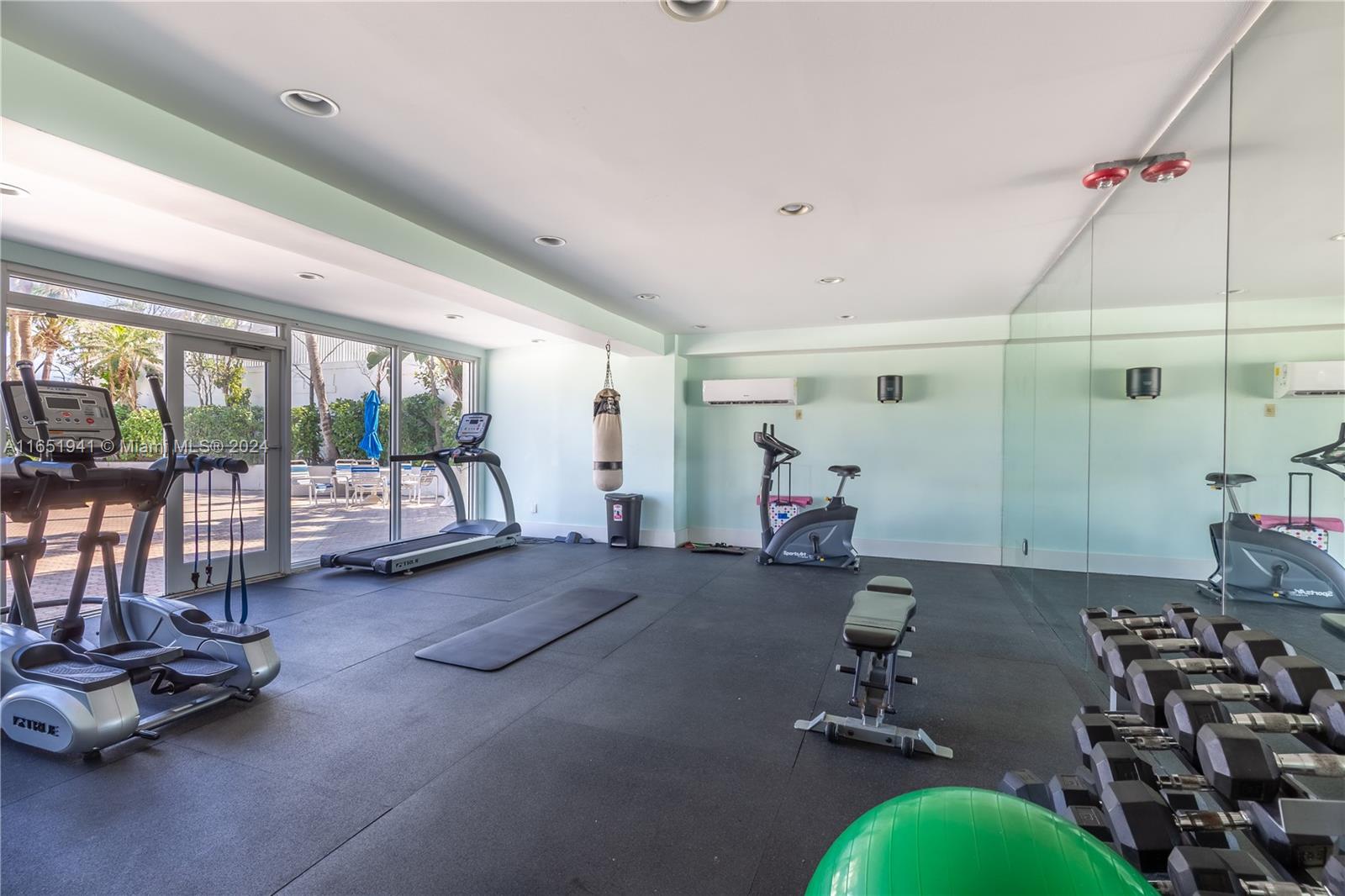 5415 Collins Ave # 704