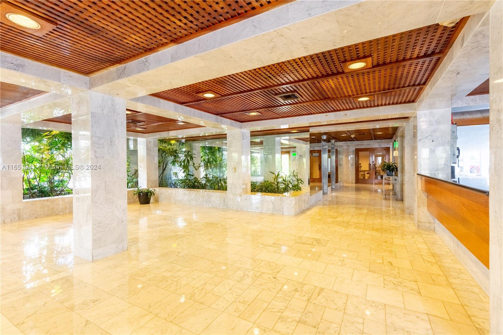 5415 Collins Ave # 704