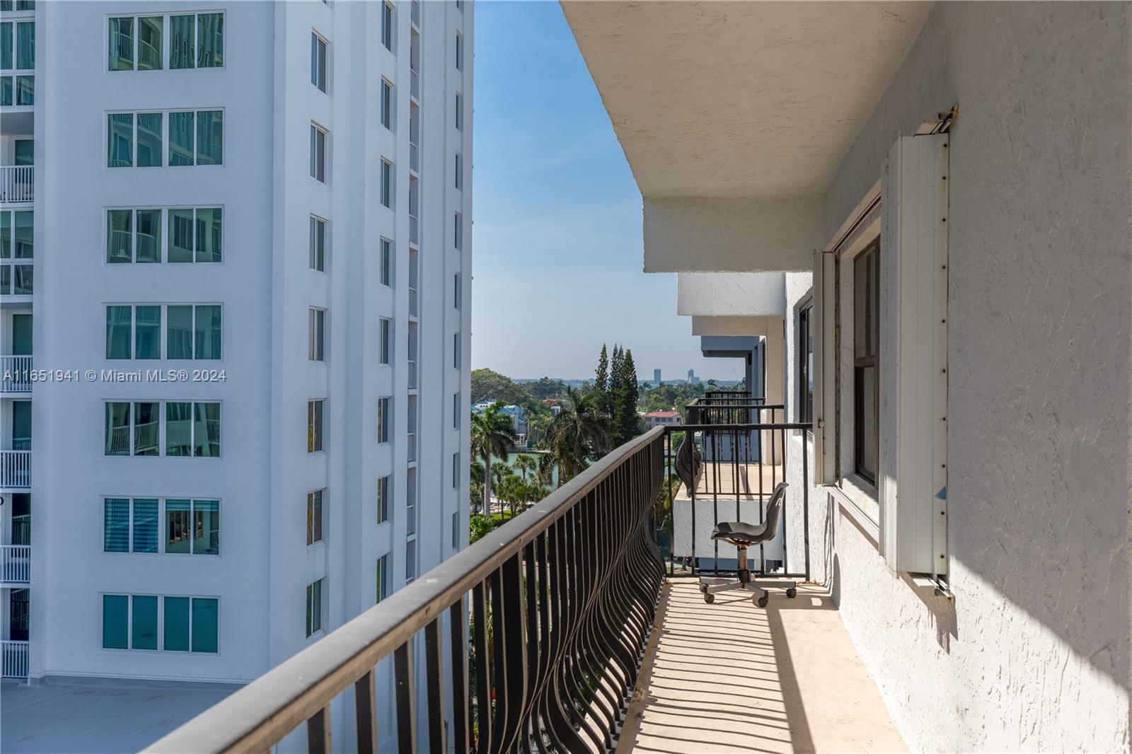 5415 Collins Ave # 704