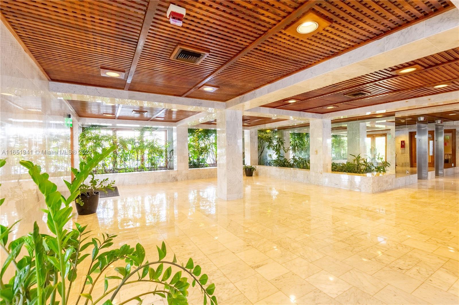 5415 Collins Ave # 704