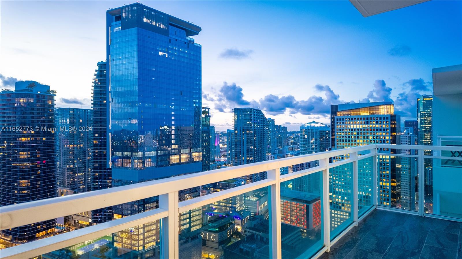 951 Brickell Ave Unit: PH4309