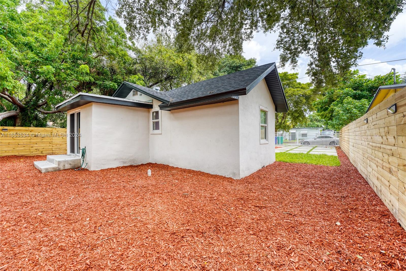 5514 NW 6th Ave