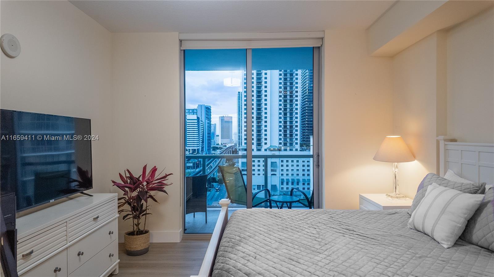 79 SW 12th St Unit: 1712-S