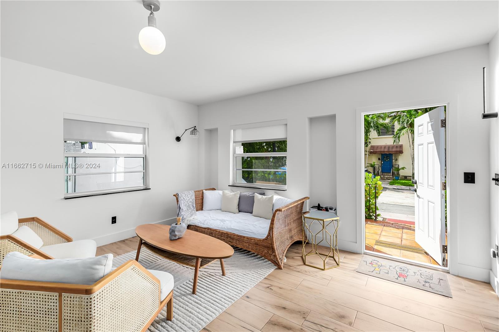 829 Espanola Way