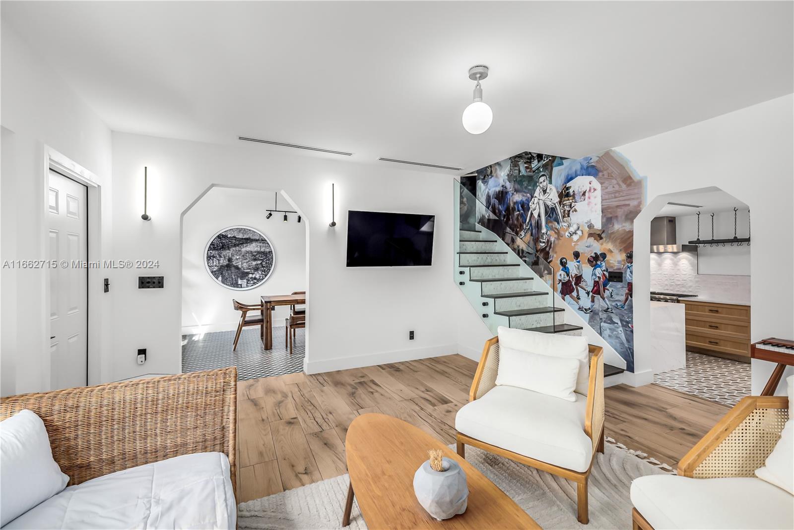 829 Espanola Way
