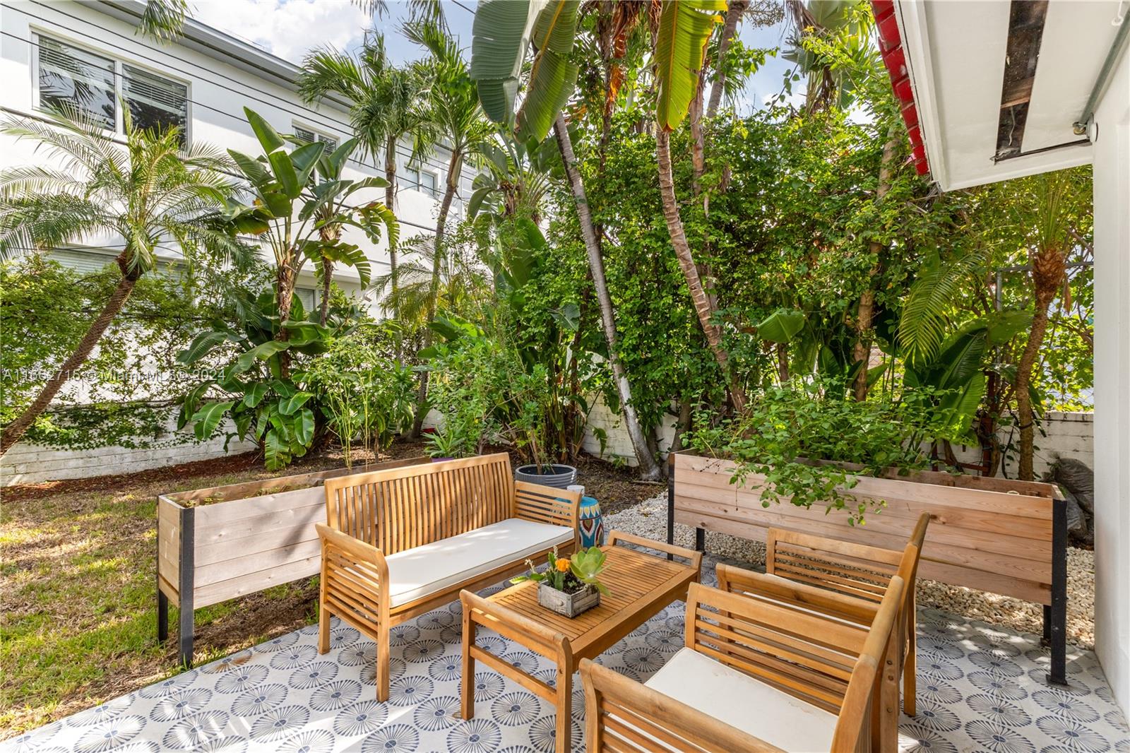 829 Espanola Way