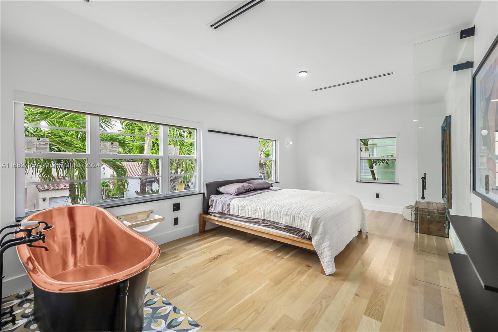 829 Espanola Way
