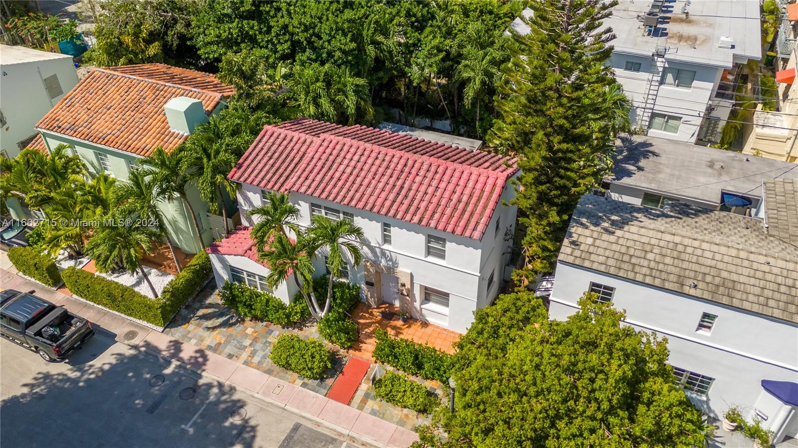 829 Espanola Way