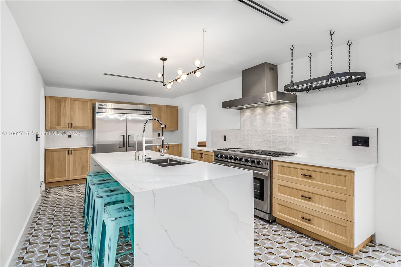 829 Espanola Way