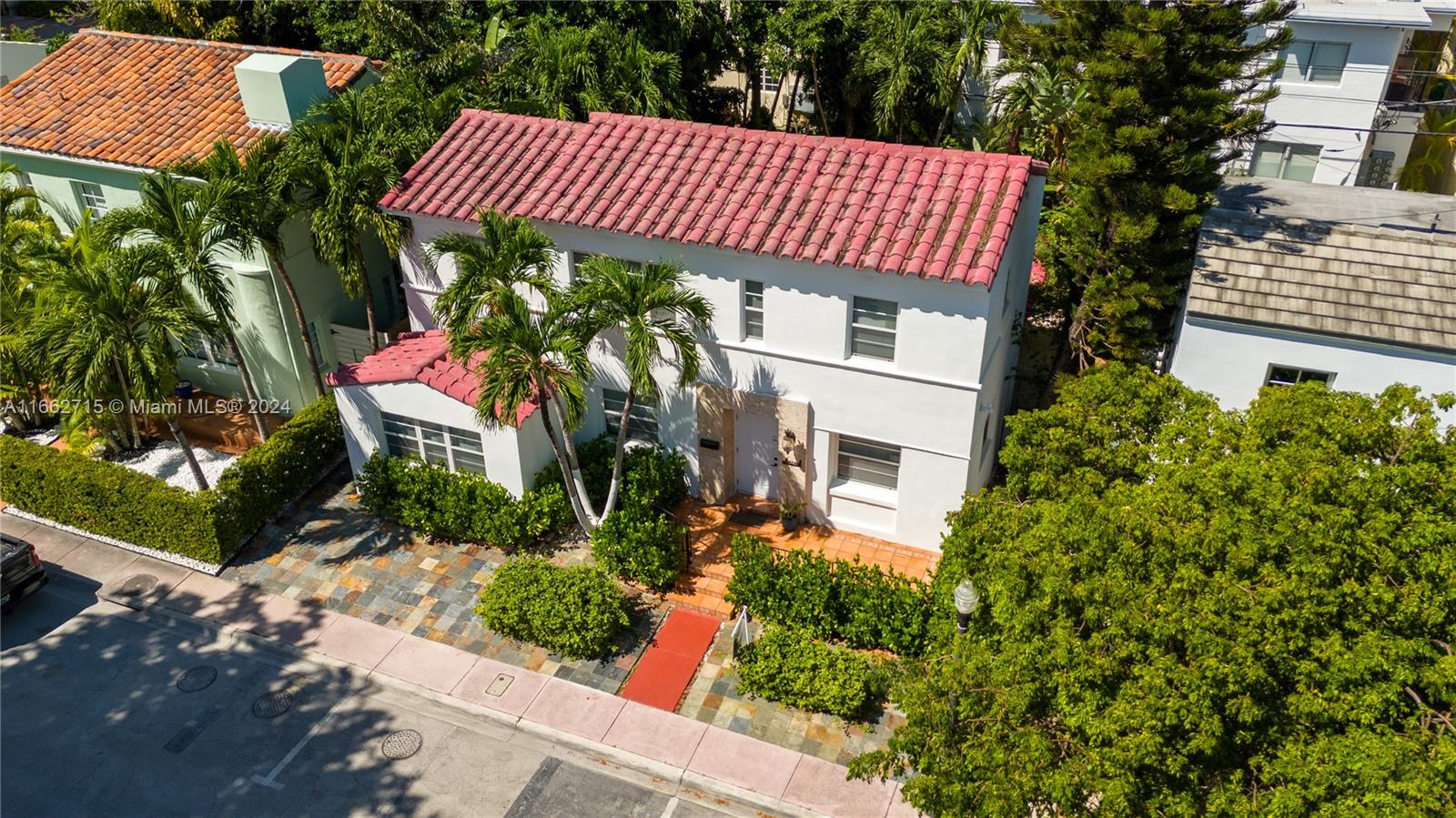 829 Espanola Way