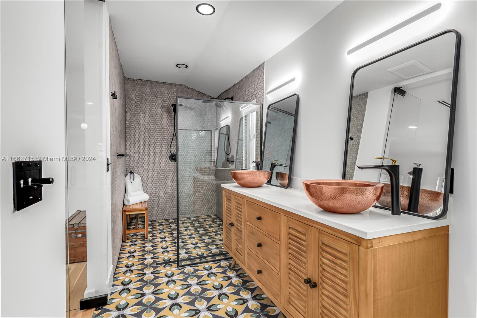 829 Espanola Way
