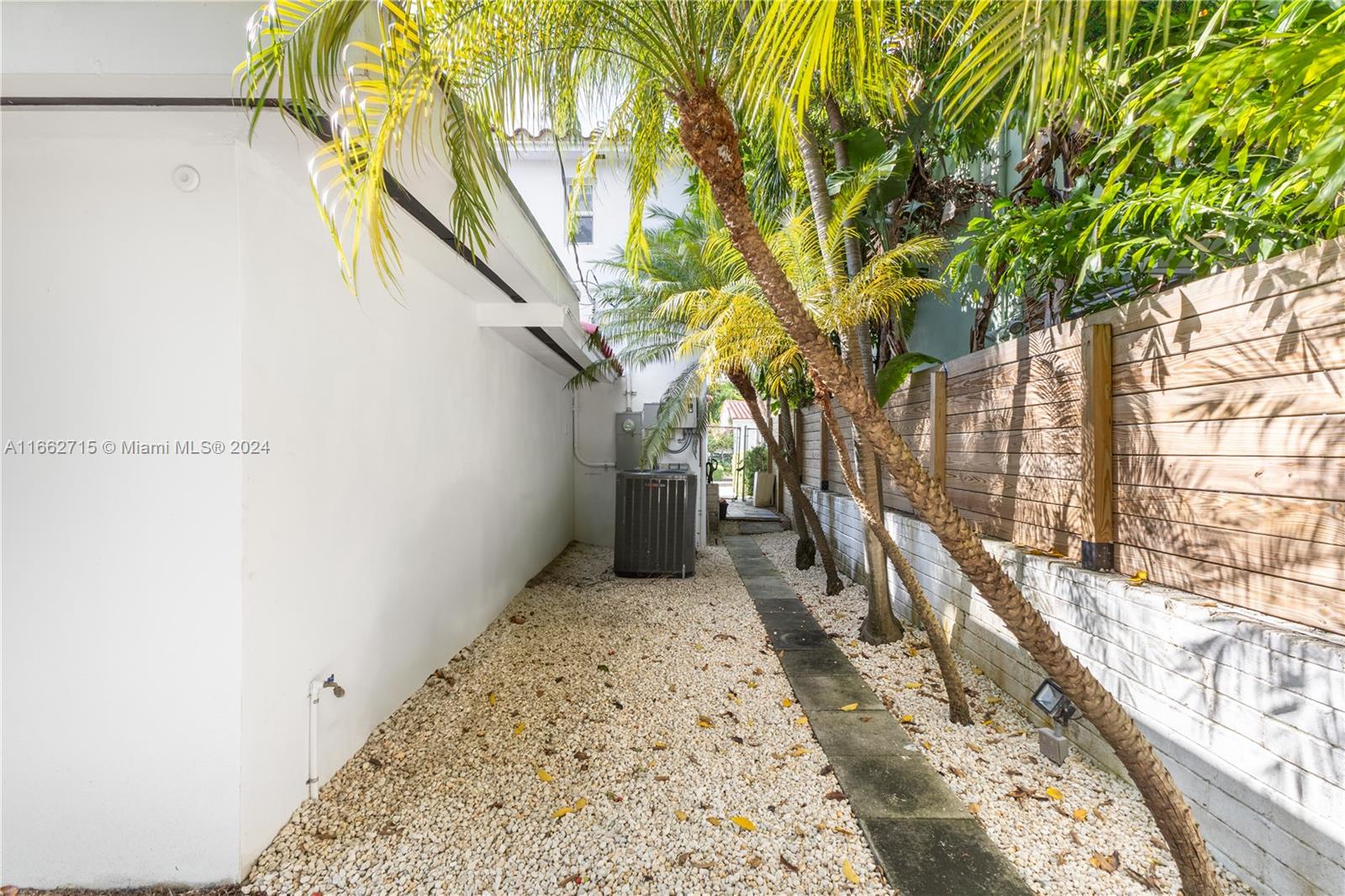 829 Espanola Way