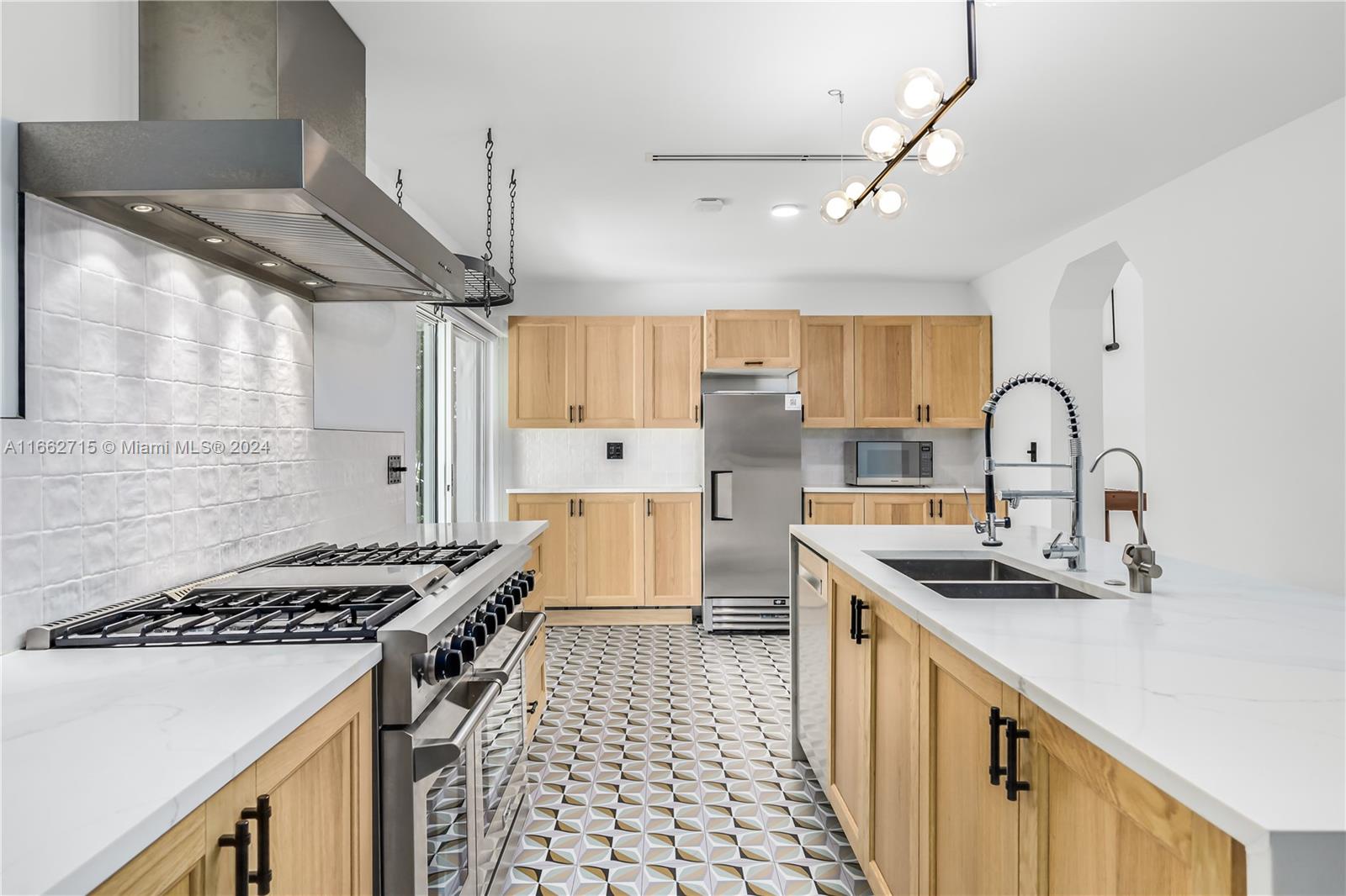 829 Espanola Way