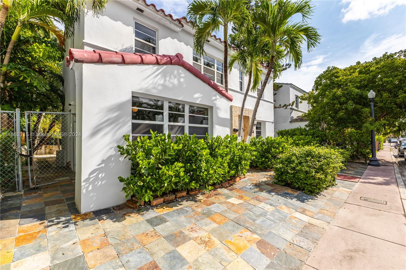 829 Espanola Way