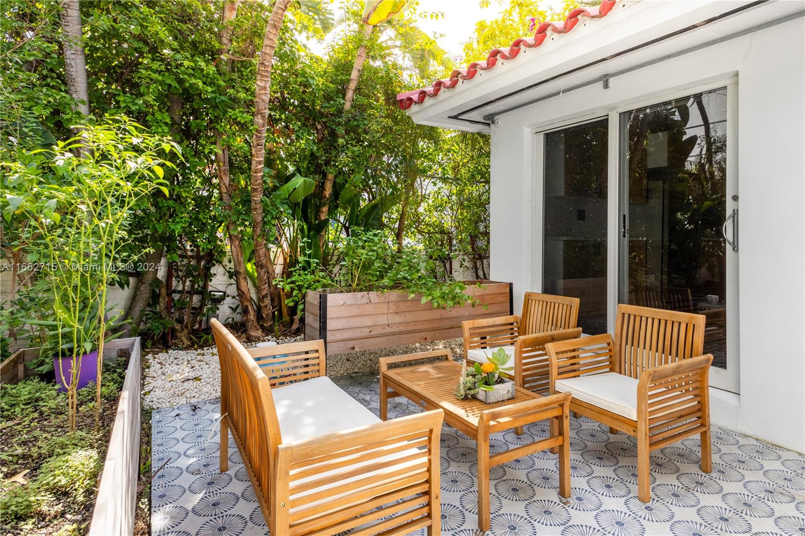 829 Espanola Way