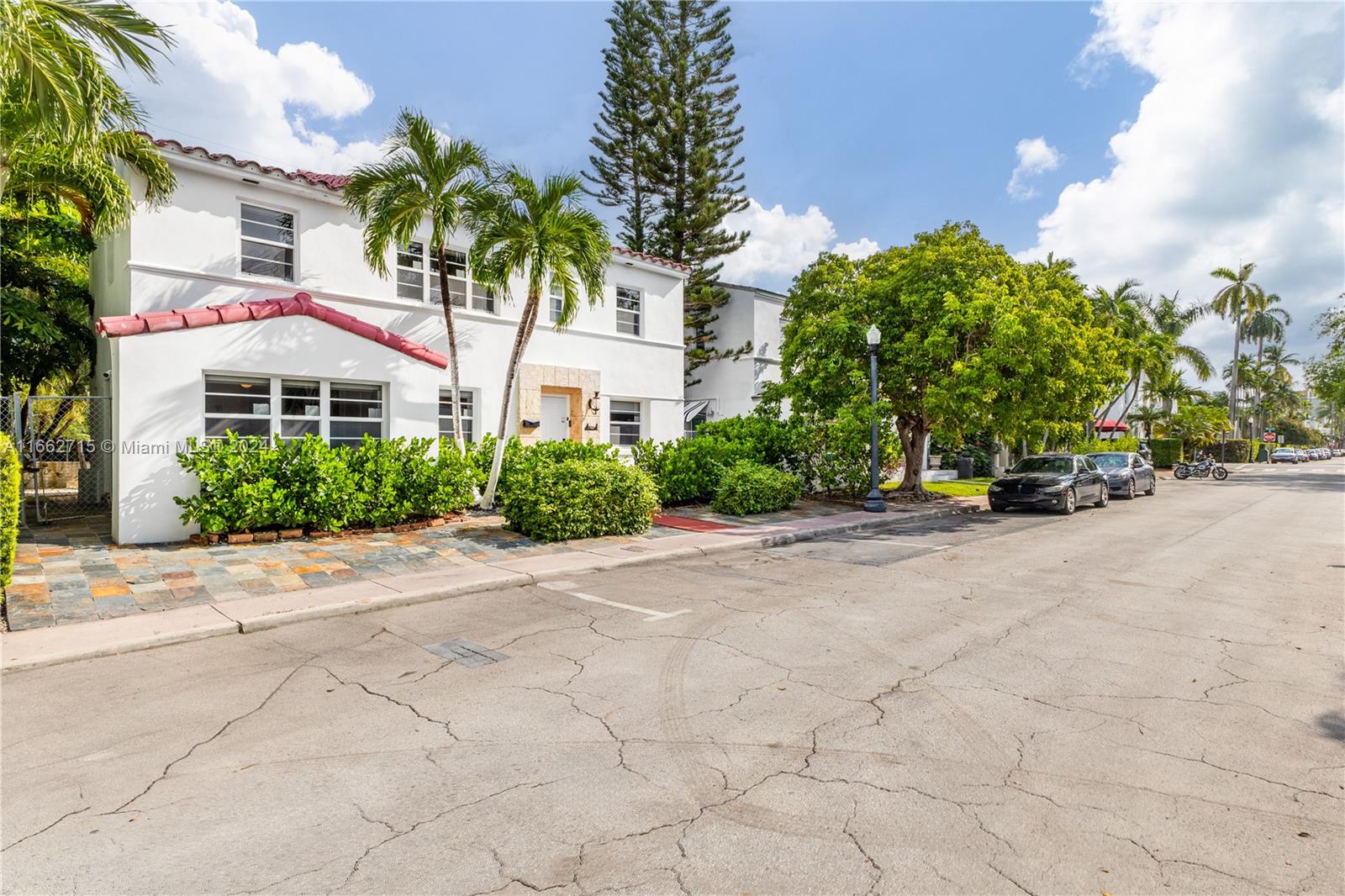 829 Espanola Way
