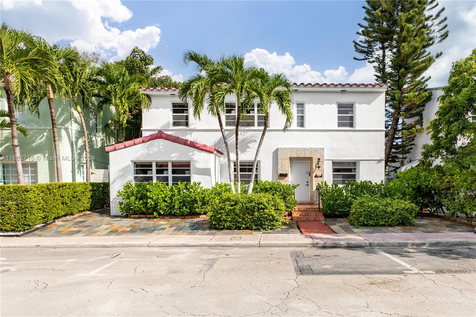 829 Espanola Way