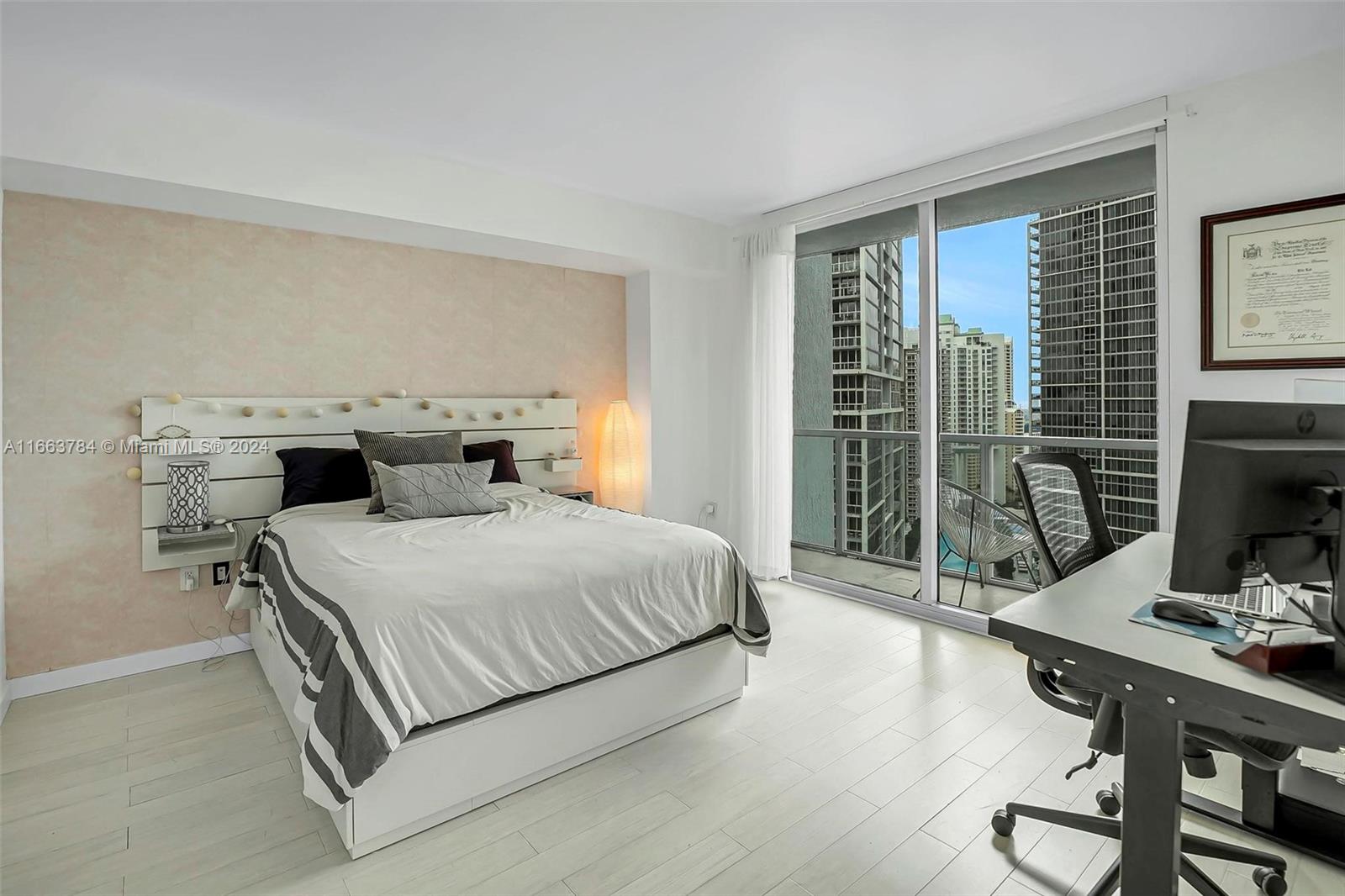 500 Brickell Ave # 2900
