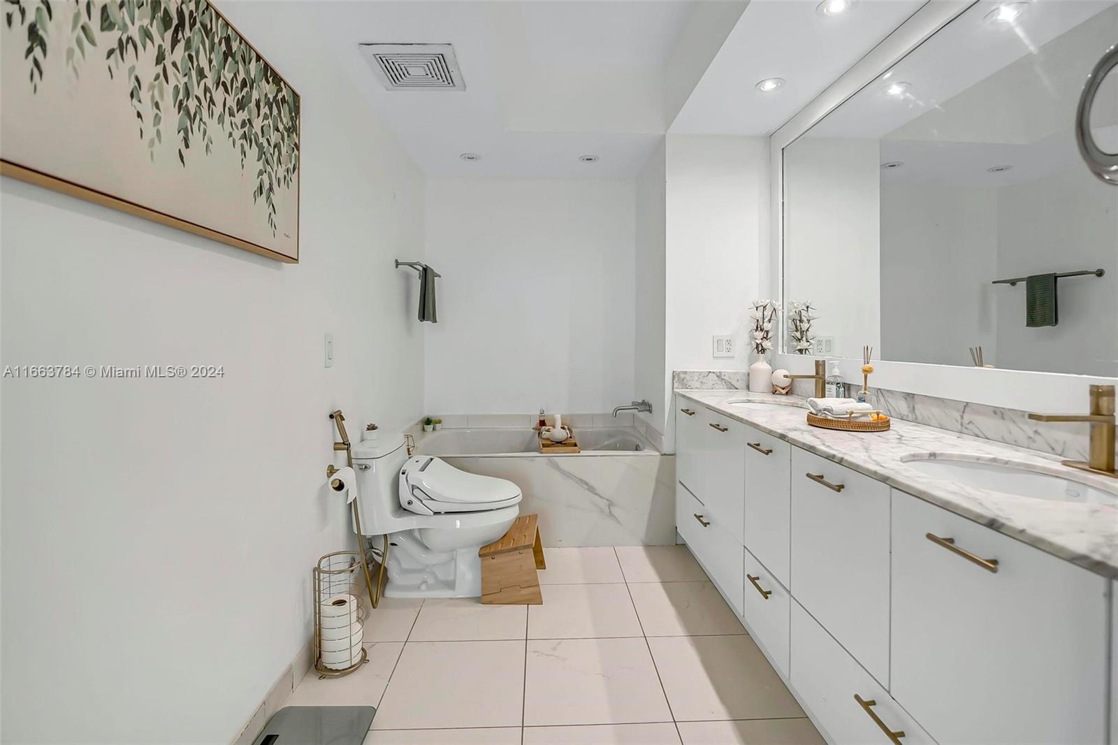 500 Brickell Ave # 2900