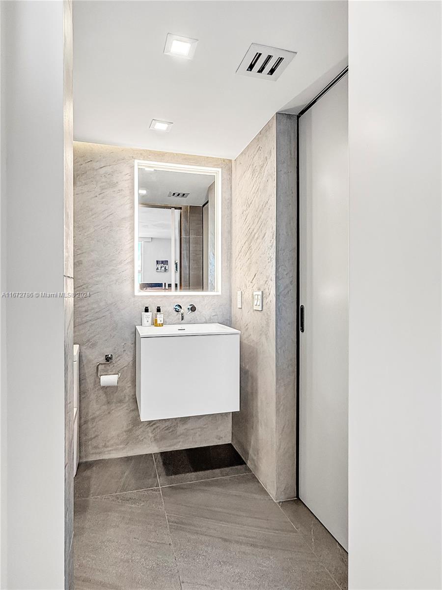 650 West Ave # 2610