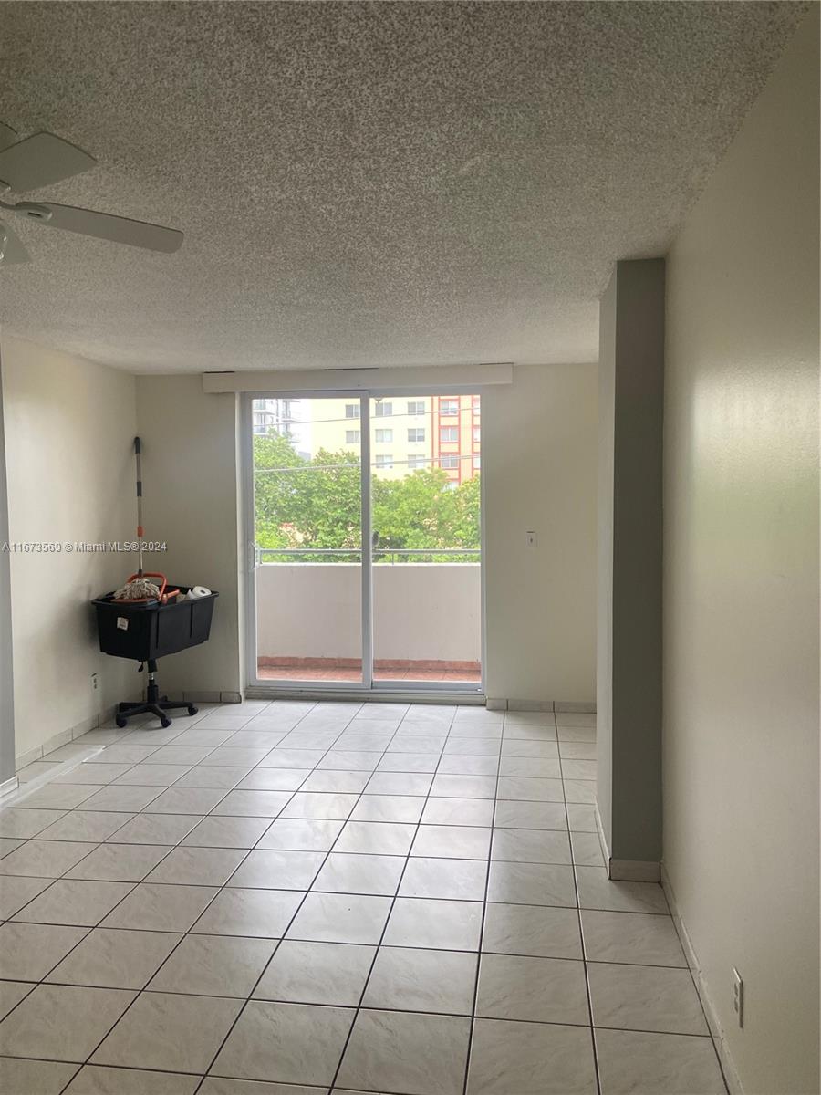 546 SW 1st St # 401