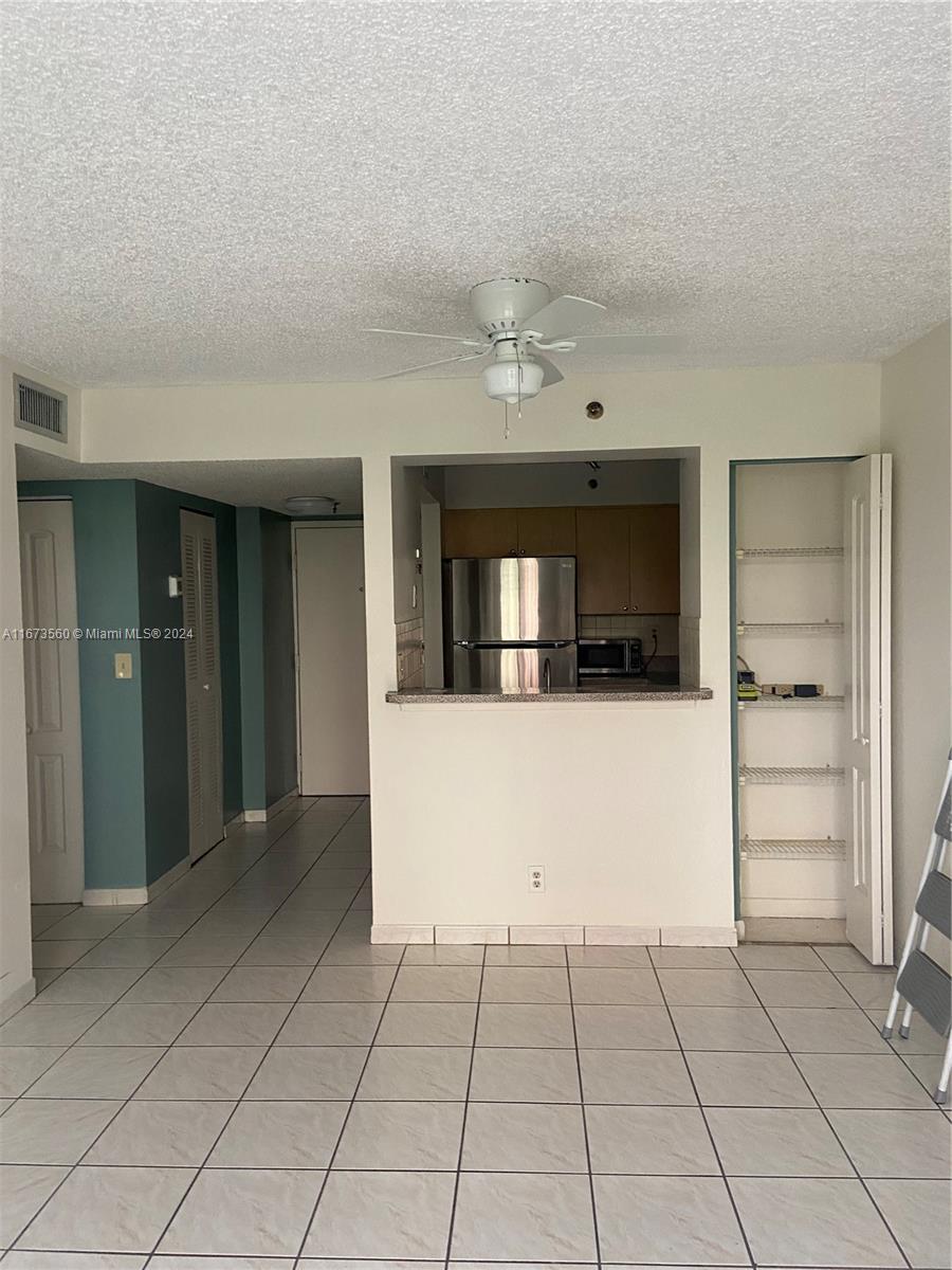546 SW 1st St # 401