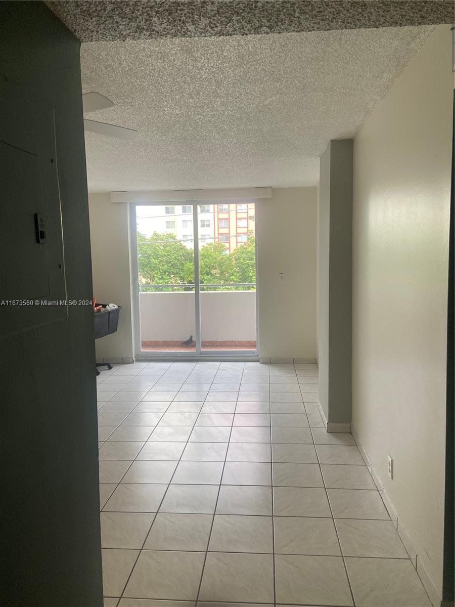 546 SW 1st St # 401