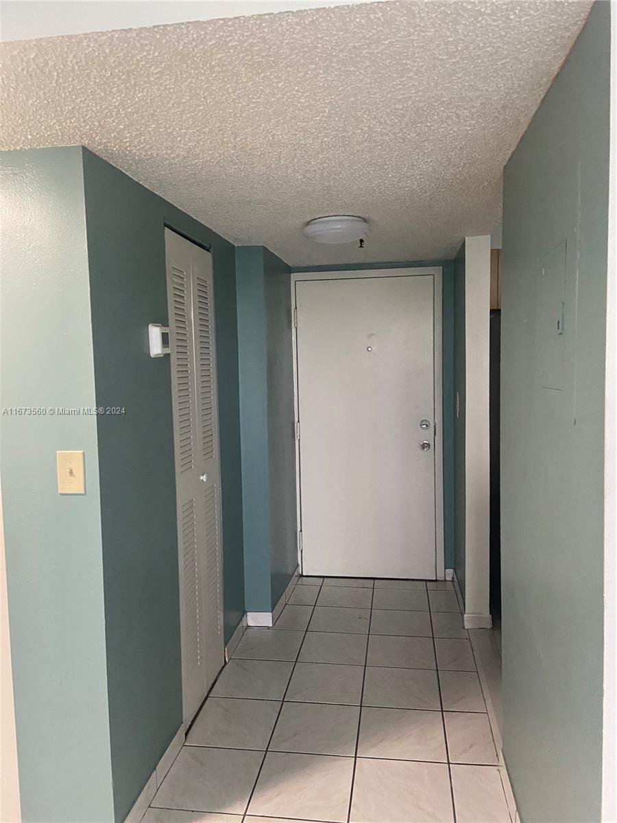 546 SW 1st St # 401