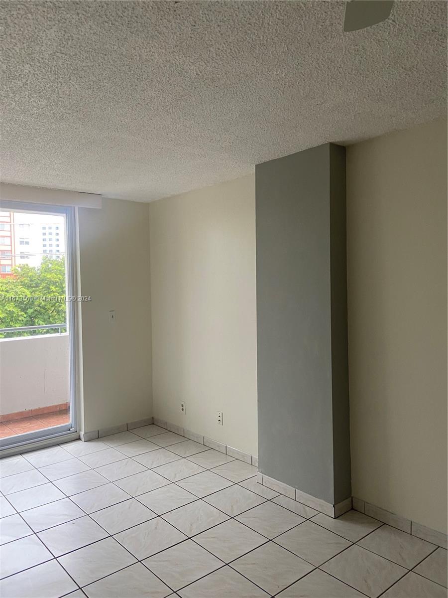 546 SW 1st St # 401