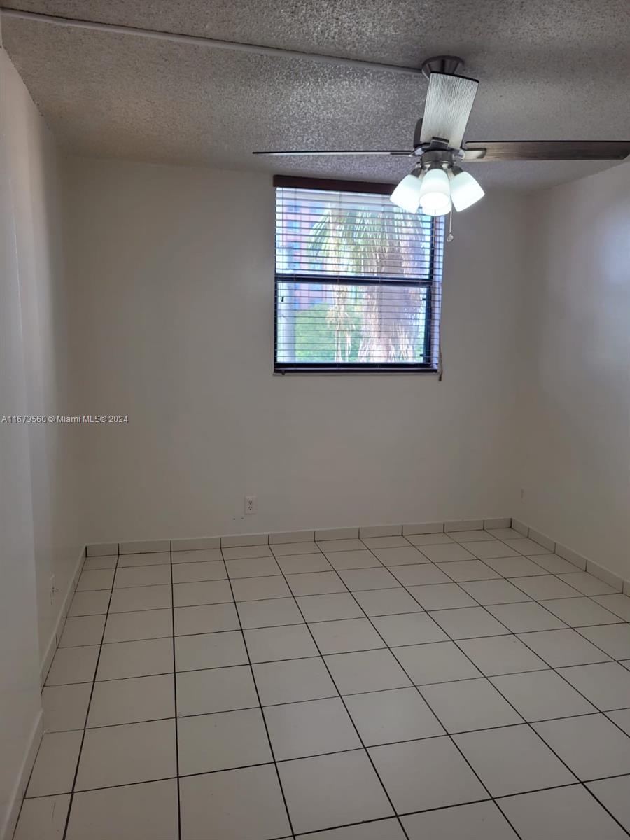 546 SW 1st St # 401
