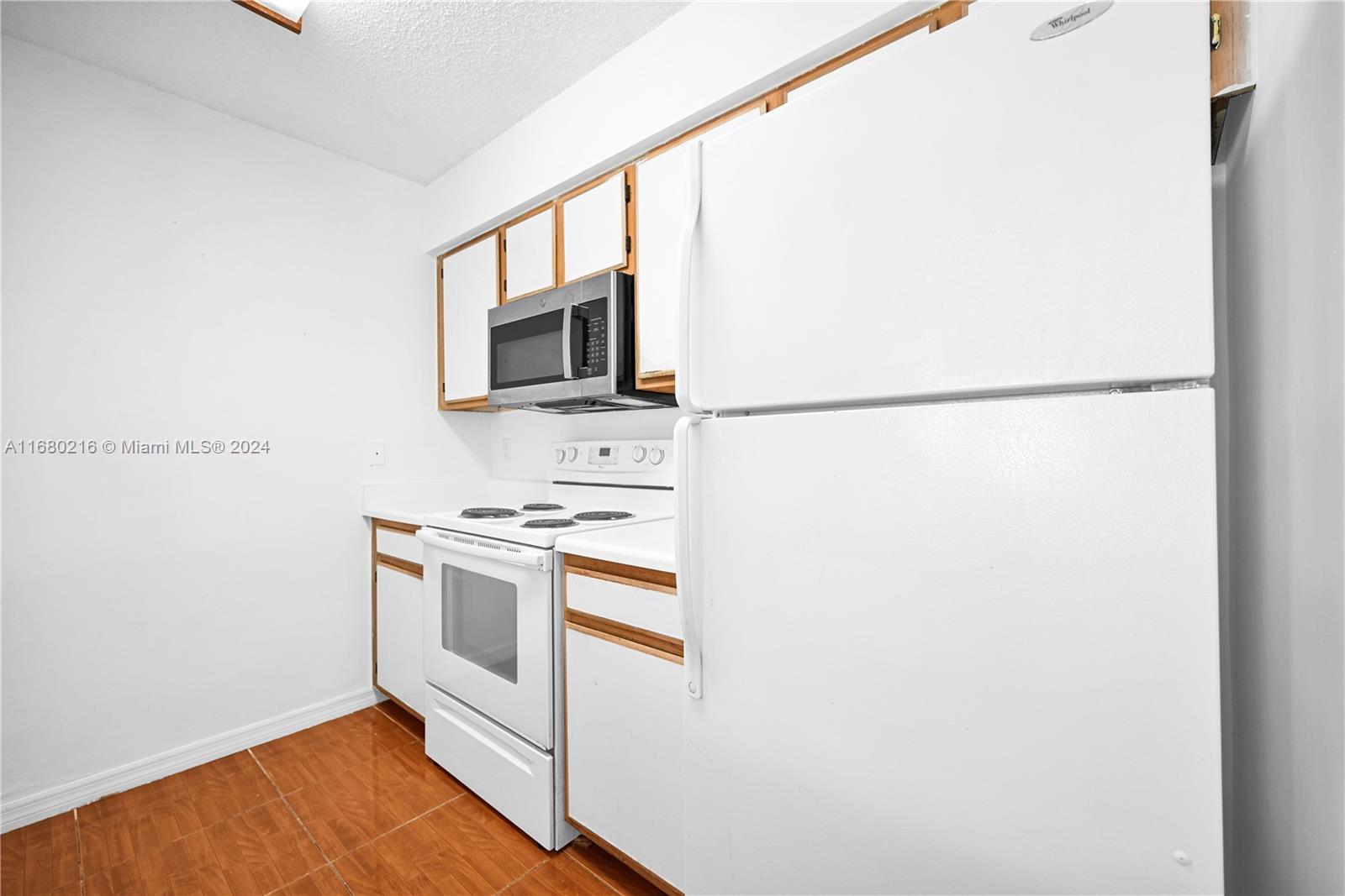 2880 N Oakland Forest Dr # 102