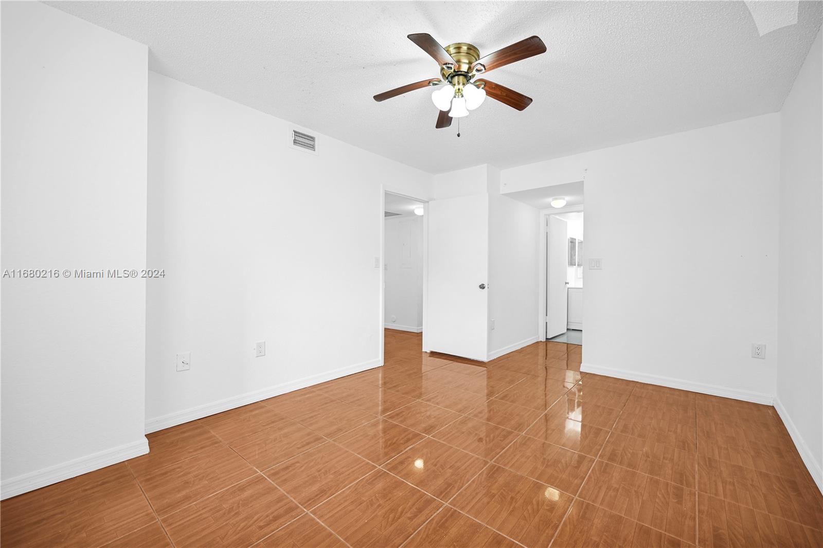 2880 N Oakland Forest Dr # 102