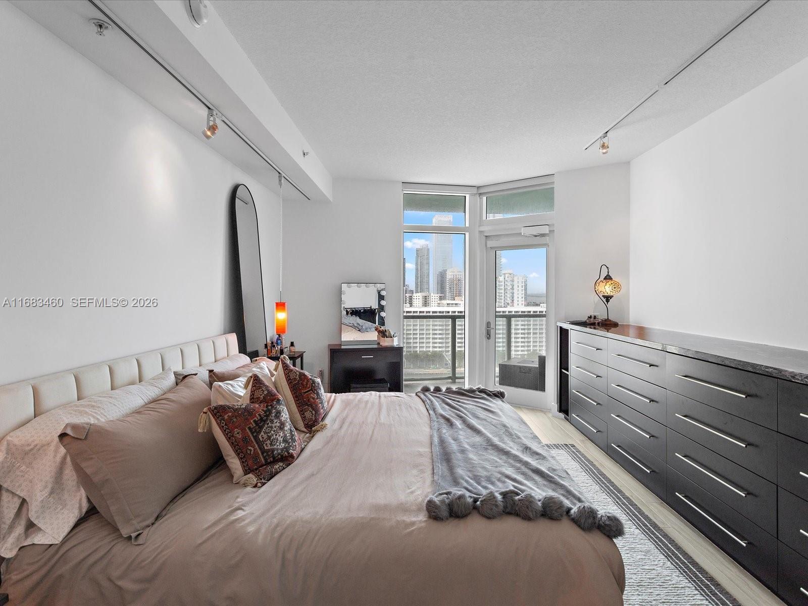 1900 N Bayshore Dr # 1704
