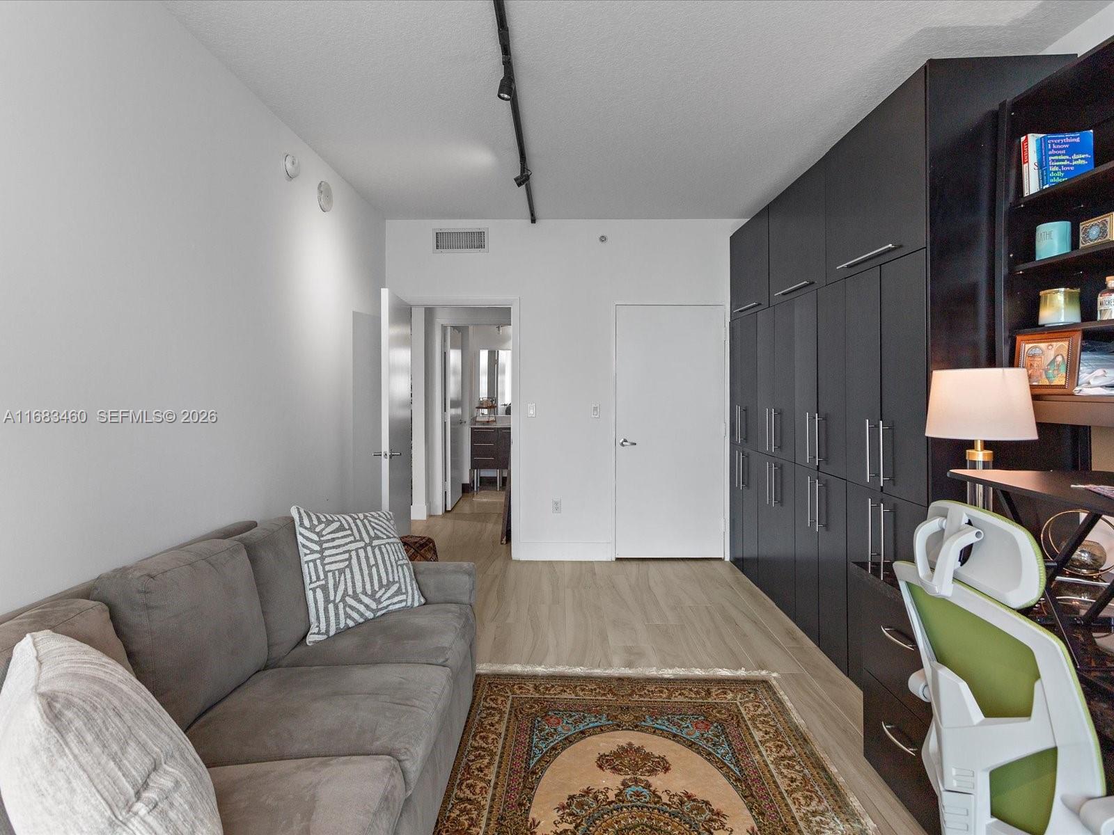 1900 N Bayshore Dr # 1704