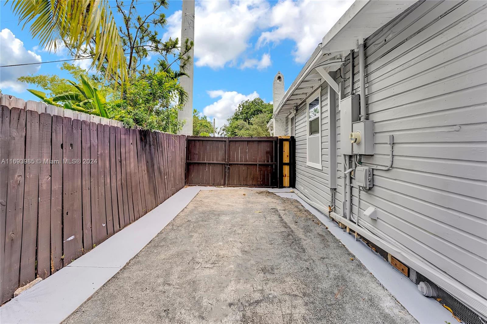 107 SW 2nd Ct # 2 Unit: #2