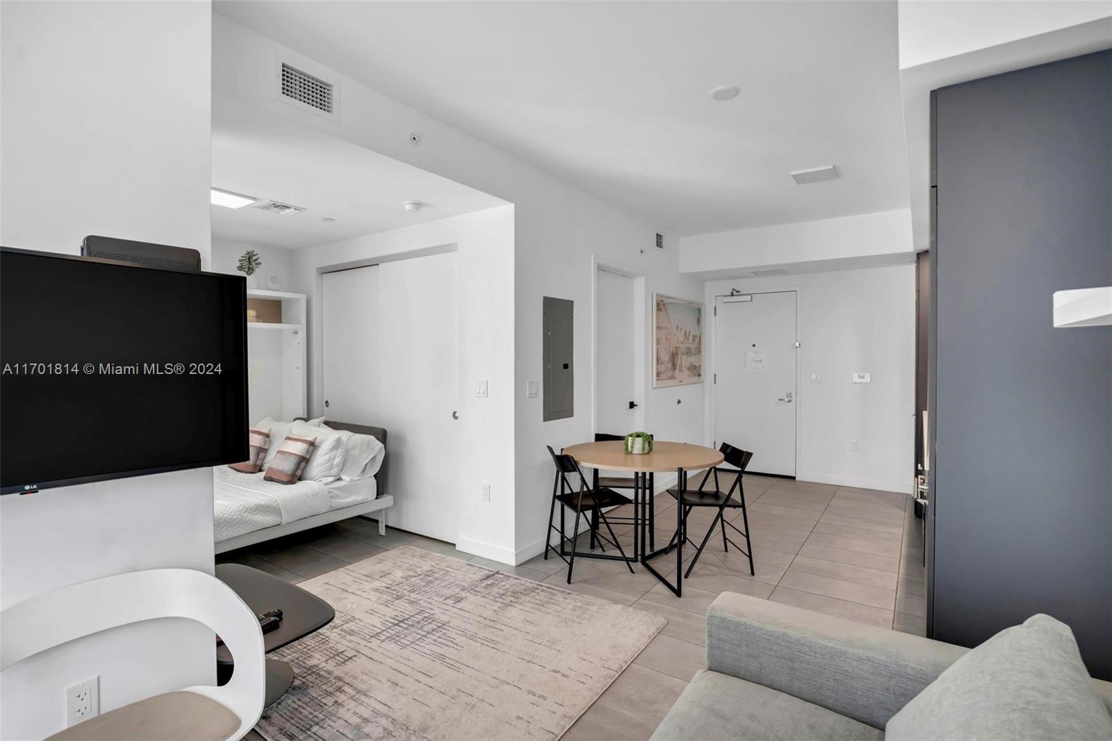 227 NE 2nd St # 2008