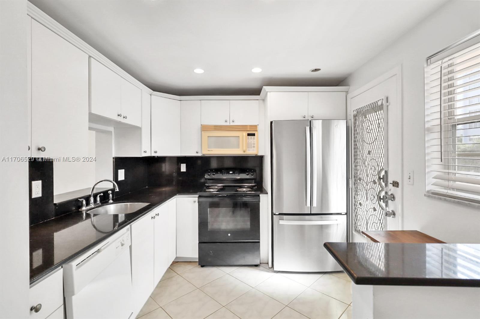 421 NE 14th Ave # 203