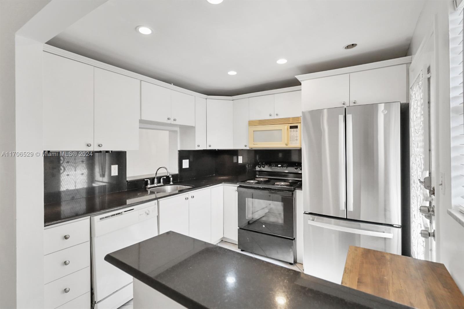 421 NE 14th Ave # 203