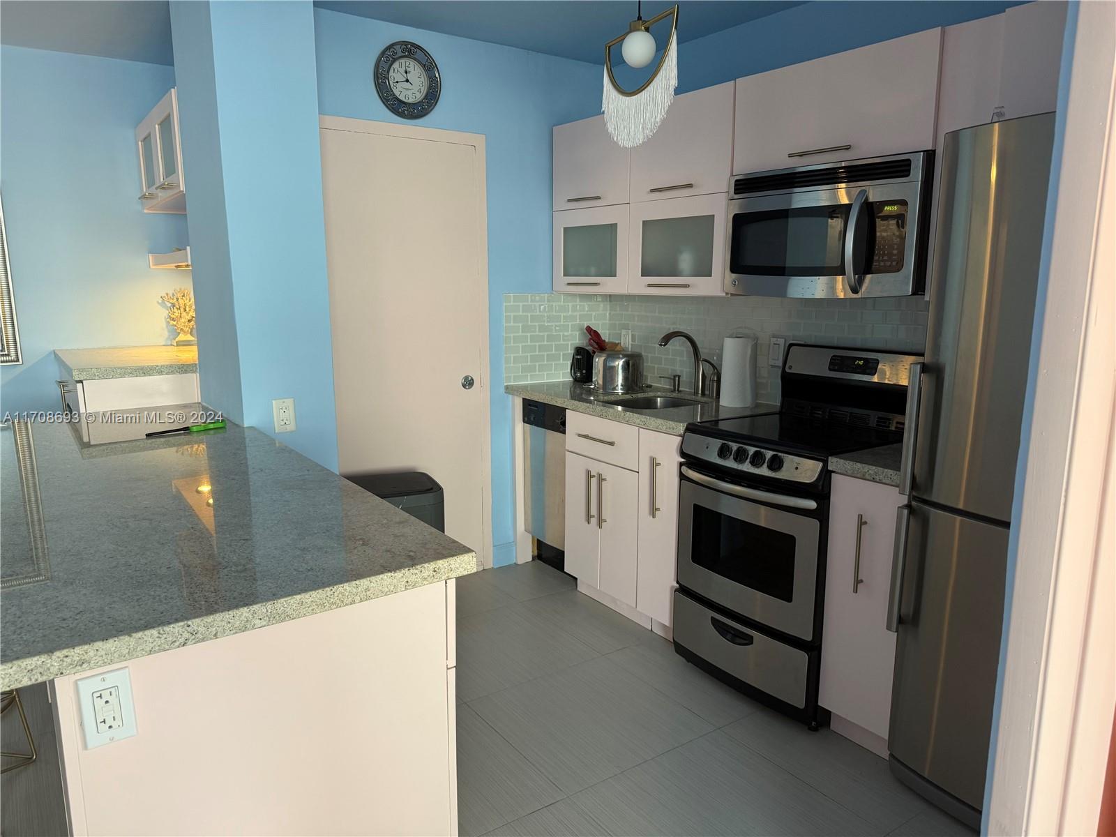 5313 Collins Ave # 207