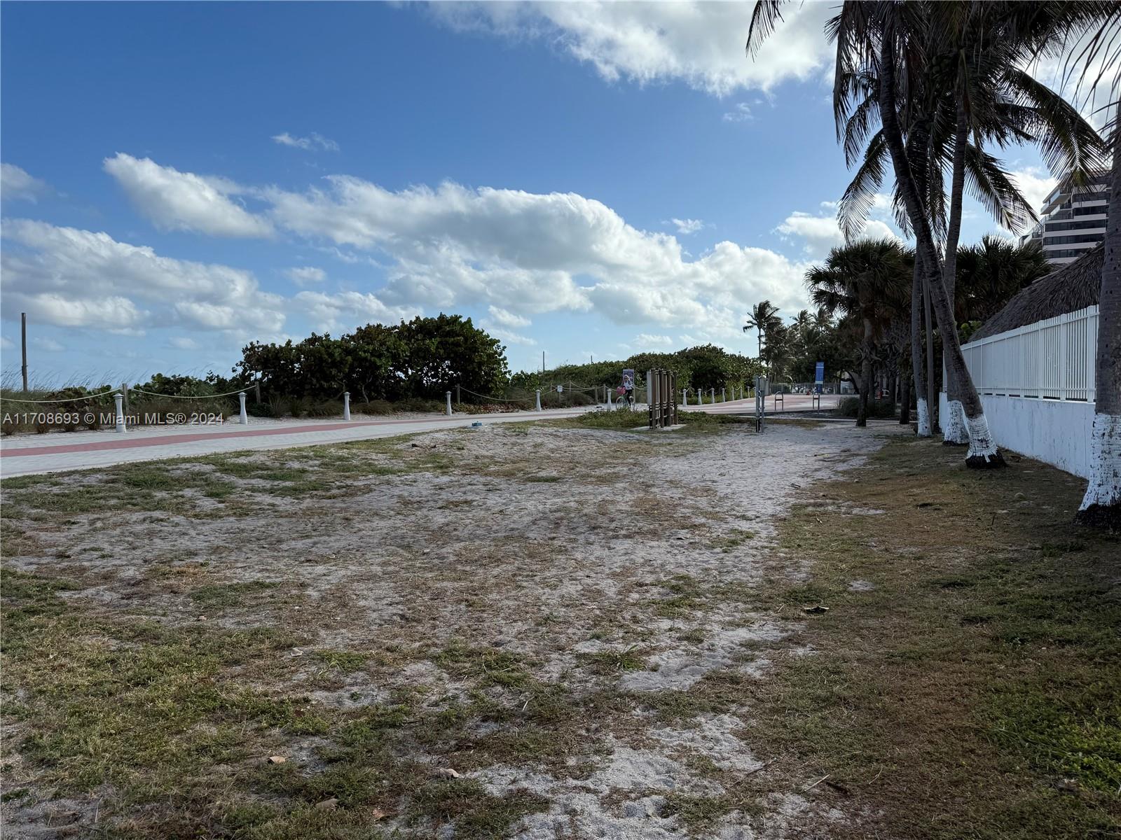 5313 Collins Ave # 207