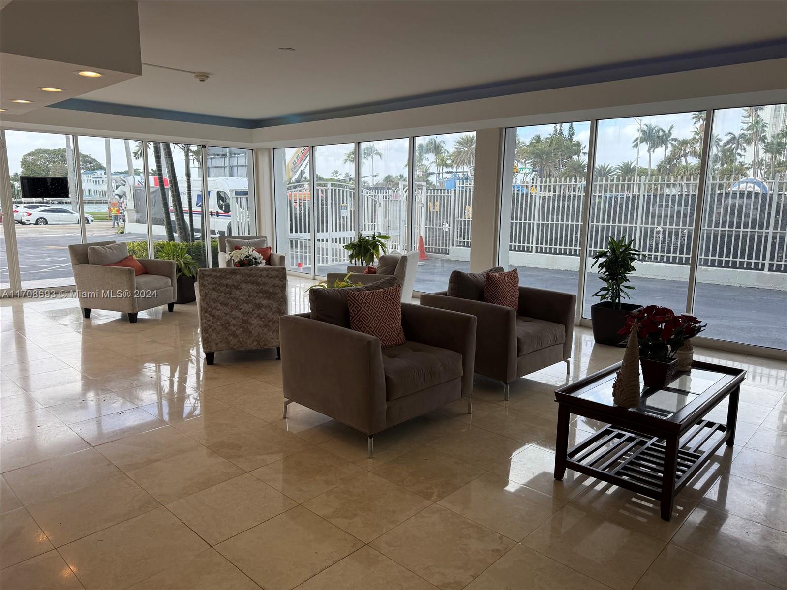 5313 Collins Ave # 207