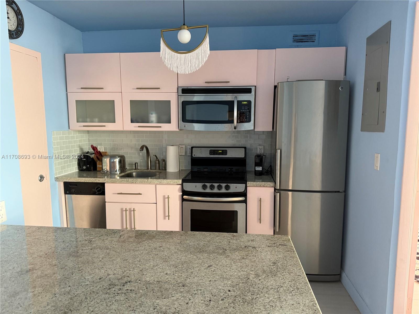 5313 Collins Ave # 207