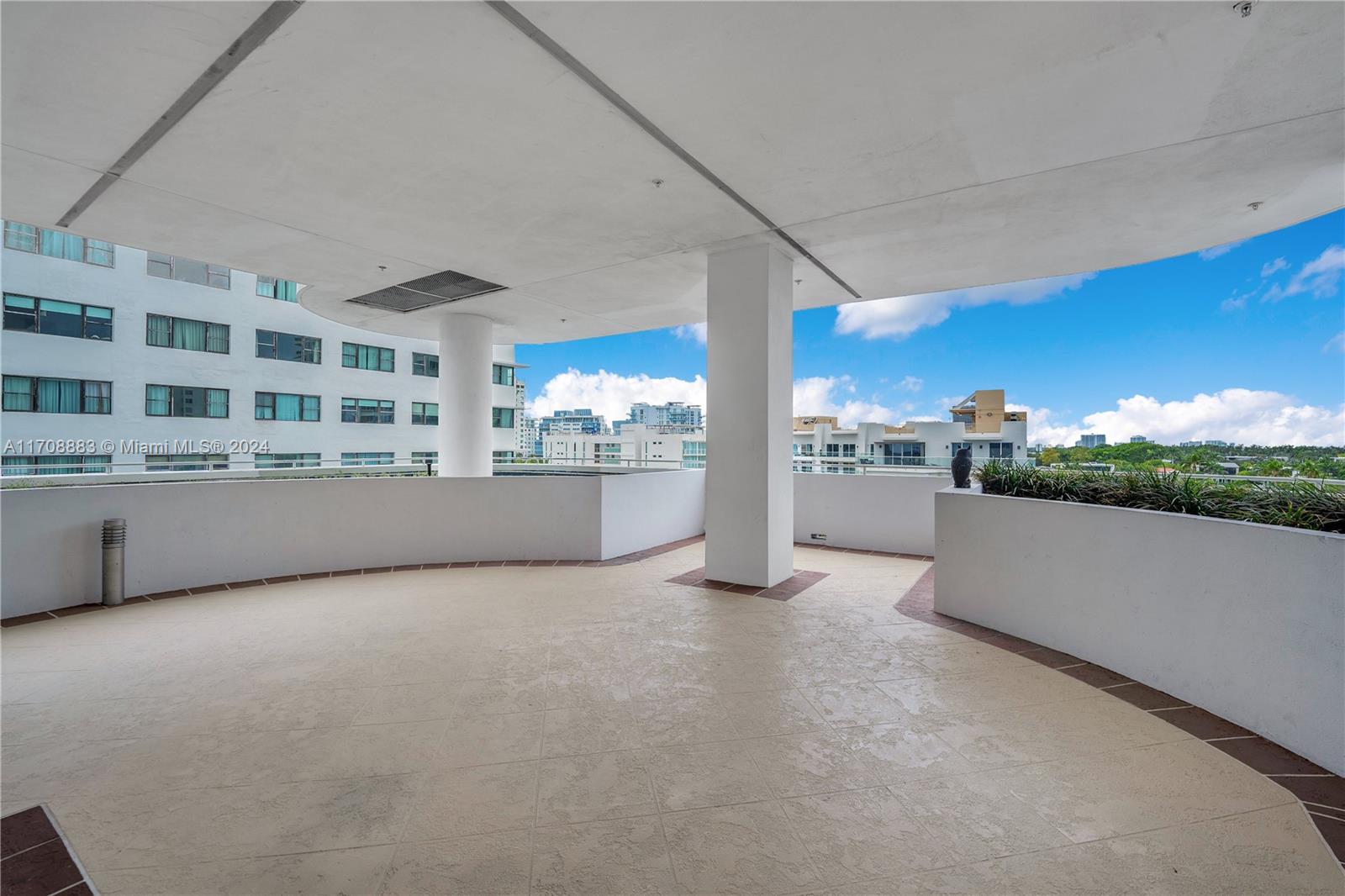 6365 Collins Ave # 2806