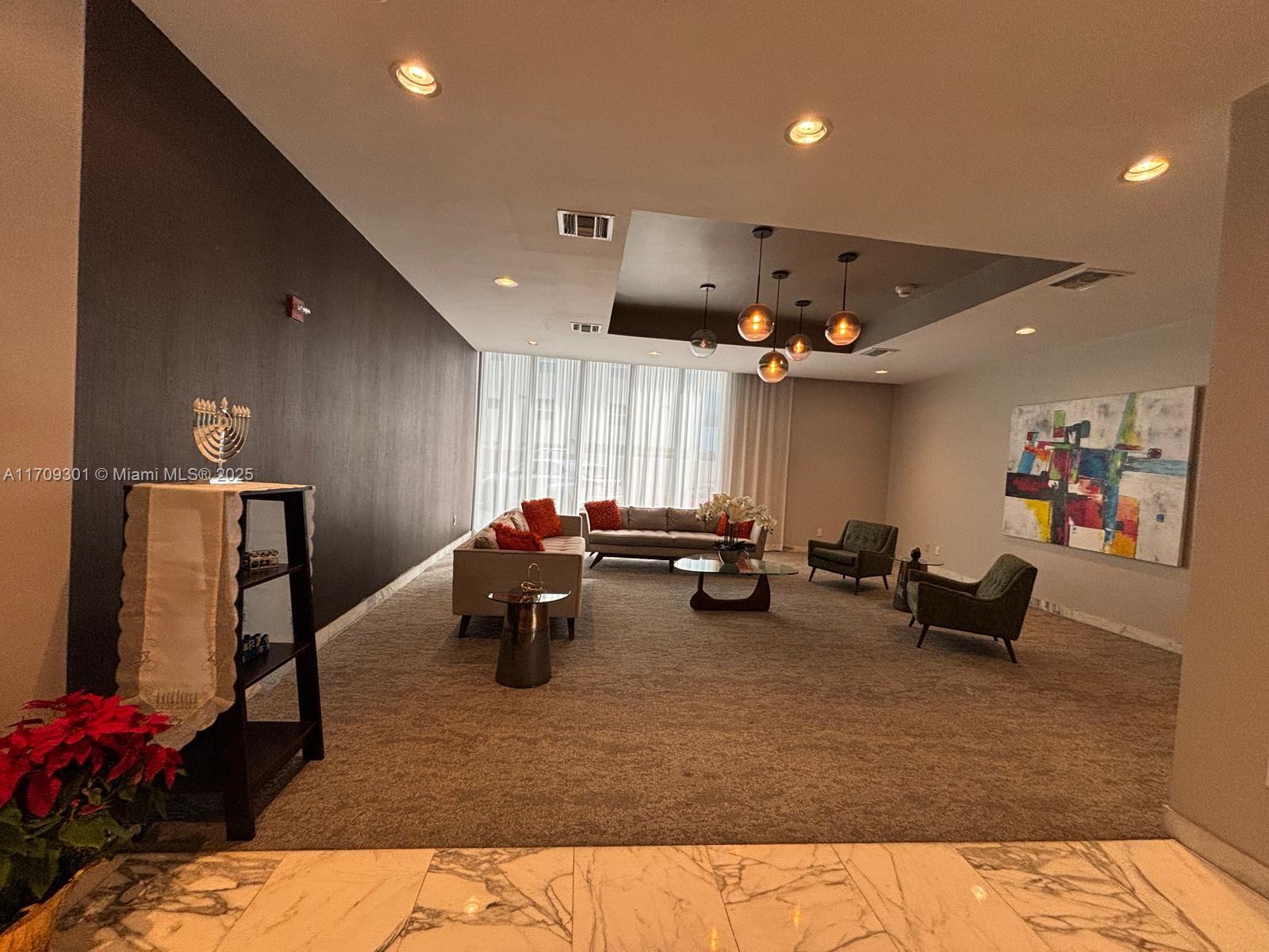9225 Collins Ave # 1403