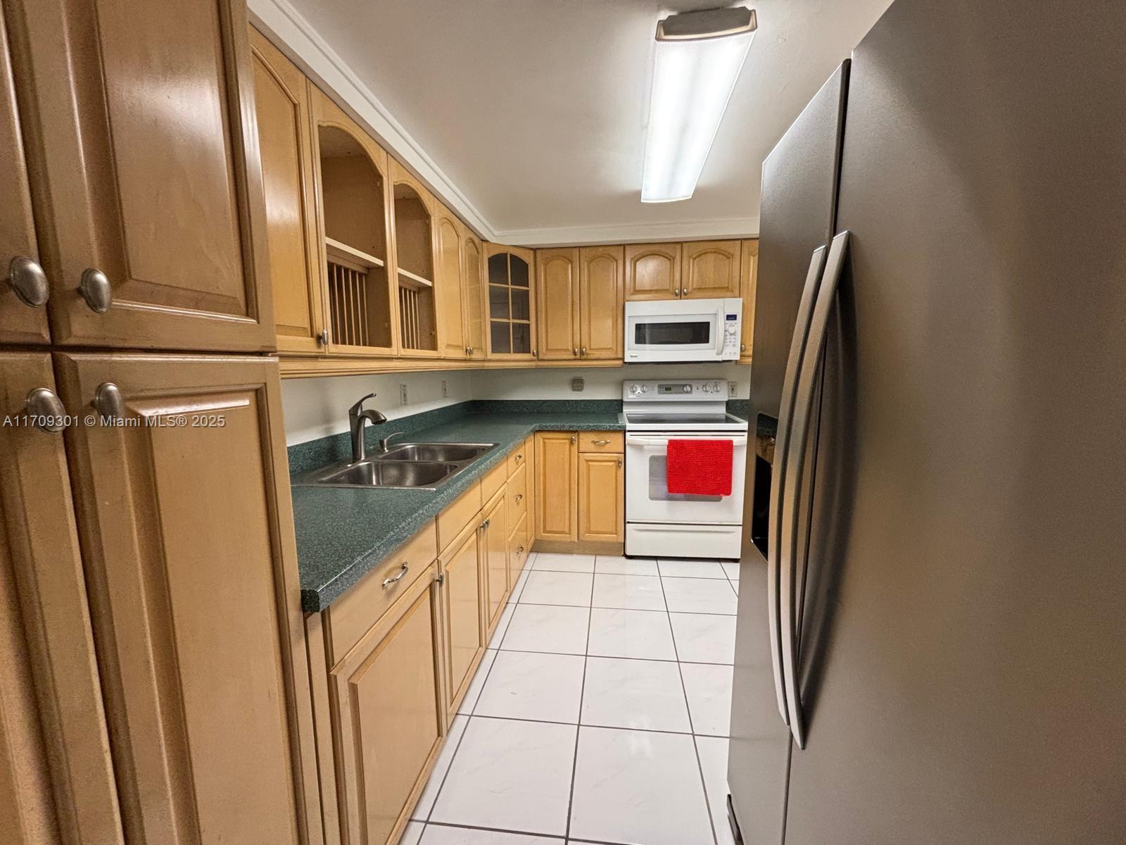 9225 Collins Ave # 1403