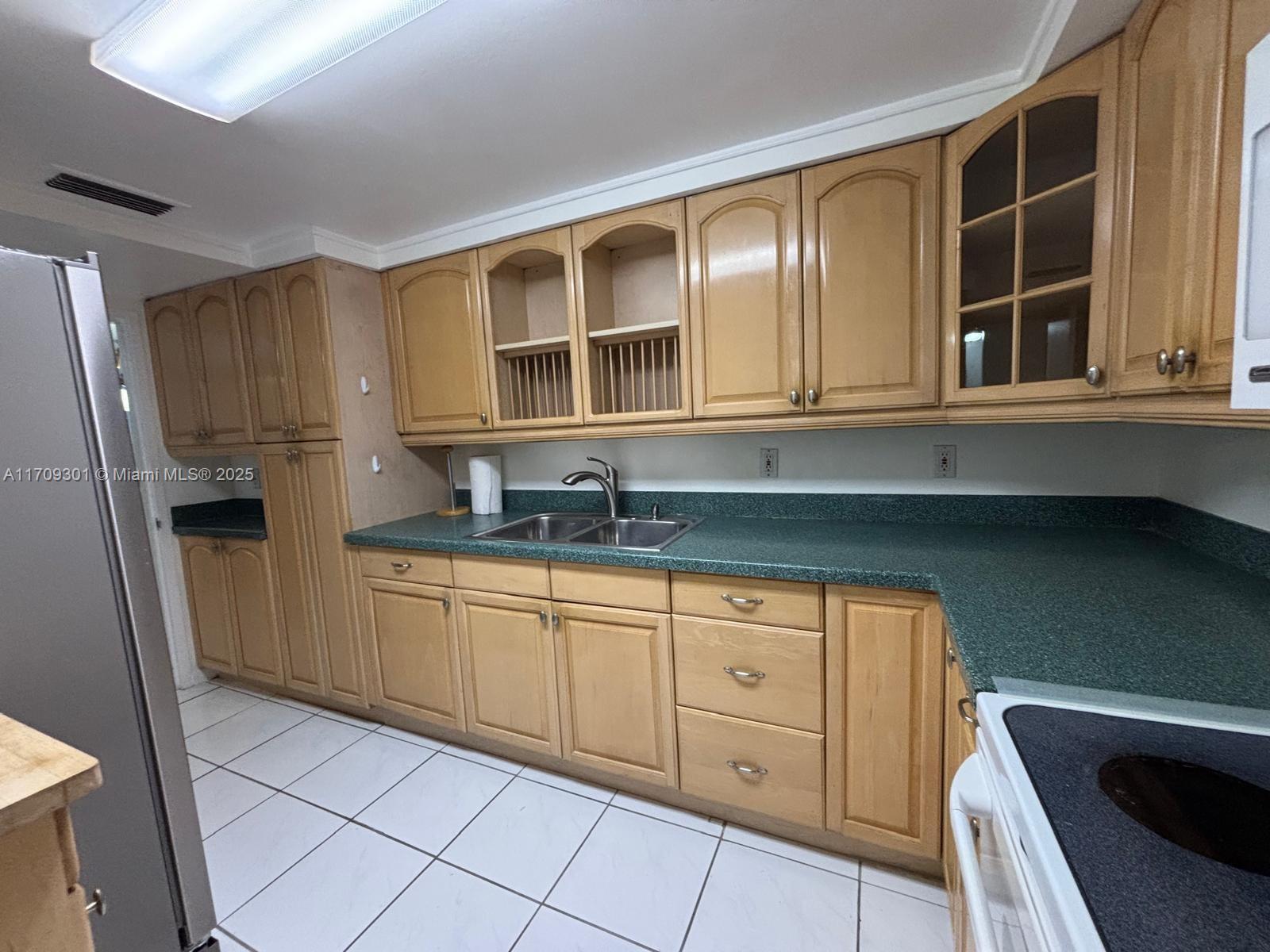 9225 Collins Ave # 1403