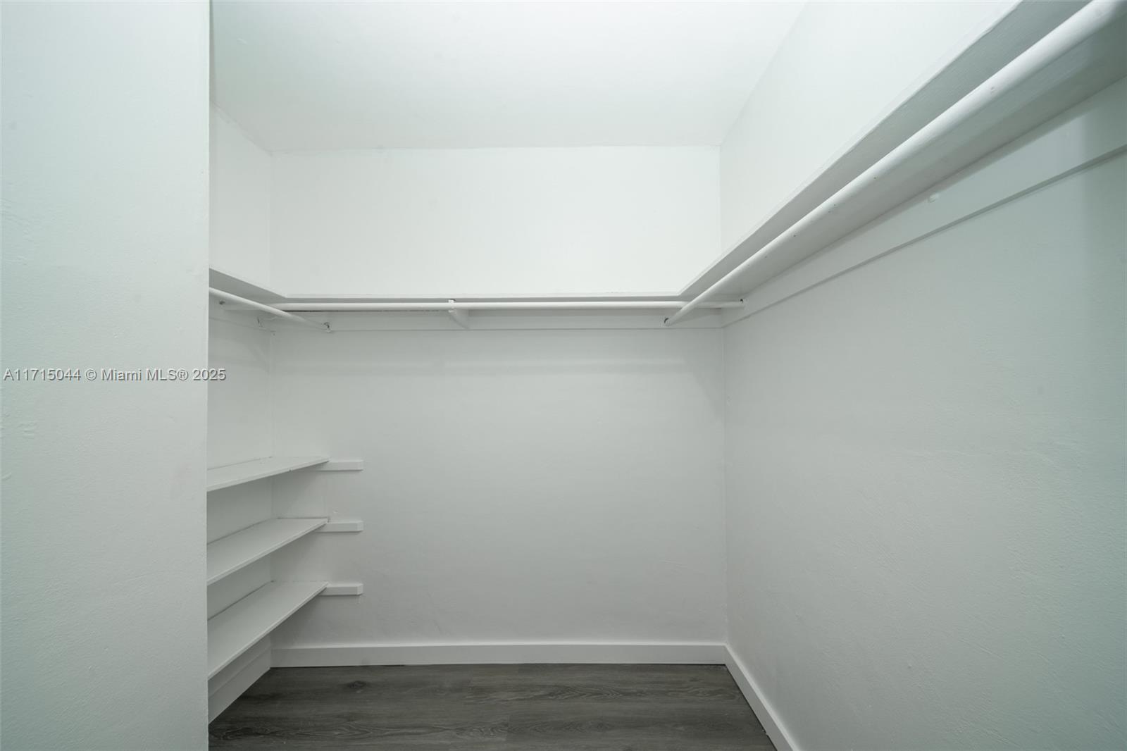 9200 E Bay Harbor Dr # 2