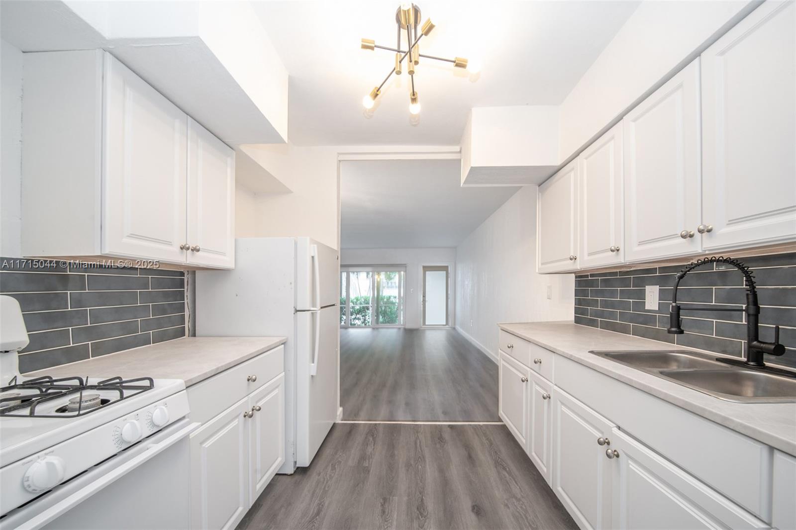 9200 E Bay Harbor Dr # 2